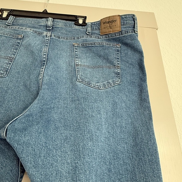 Bundle of 2 Jeans, Wrangler Men's Relaxed Fit Jeans in Dark and Light Blue - Picture 7 of 13